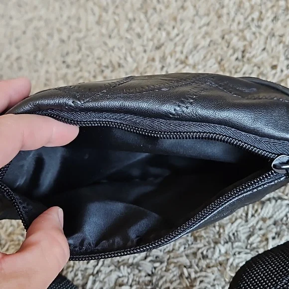 Vintage 90's Totes Black Leather Patchwork Fanny Pack - Picture 6 of 8